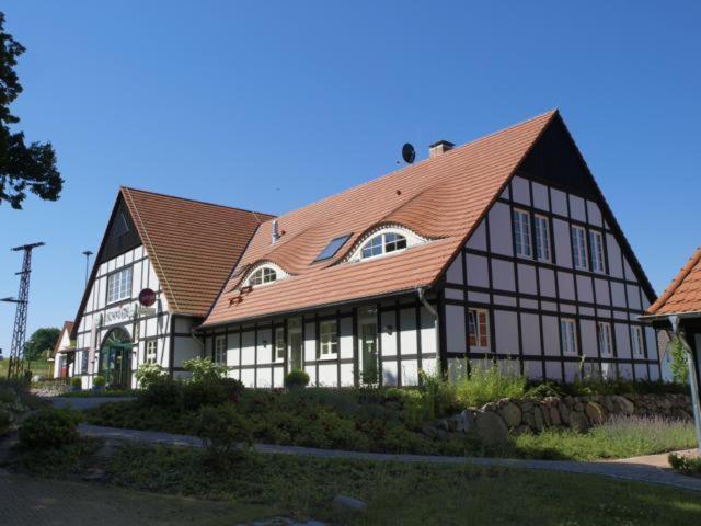Mellenthin Feriendorf Alte Schmiede מראה חיצוני תמונה