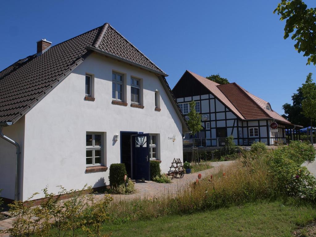 Mellenthin Feriendorf Alte Schmiede מראה חיצוני תמונה